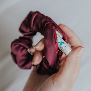 Scrunchie med Ficka - Burgundy Håraccessoar