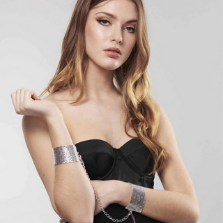 Metalliska Handfängsel Mesh med Kedja, Sexleksaker
Metalliska Handfängsel med Kedja - Sexleksaker