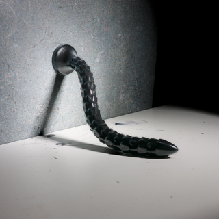 Svart Analdildo Fjällmönstrad, Vattentät, 50 cm